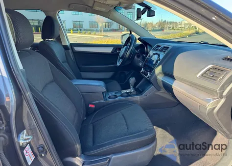 2018 Subaru Outback 2.5I Premium z USA, uszkodzony, nr VIN 4S4BSAFC0J3335555